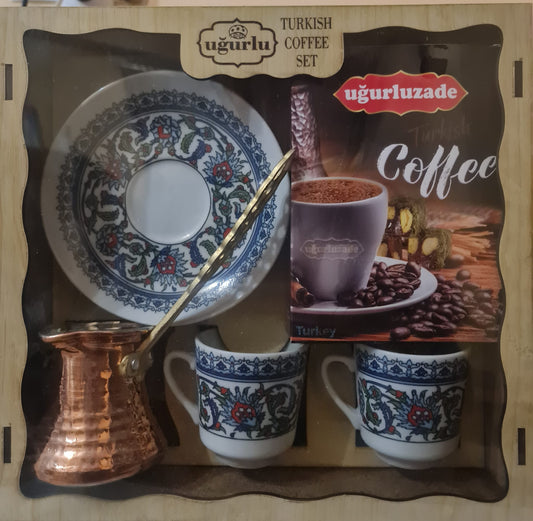 Două cești de cafea turcească, cu un ibric
